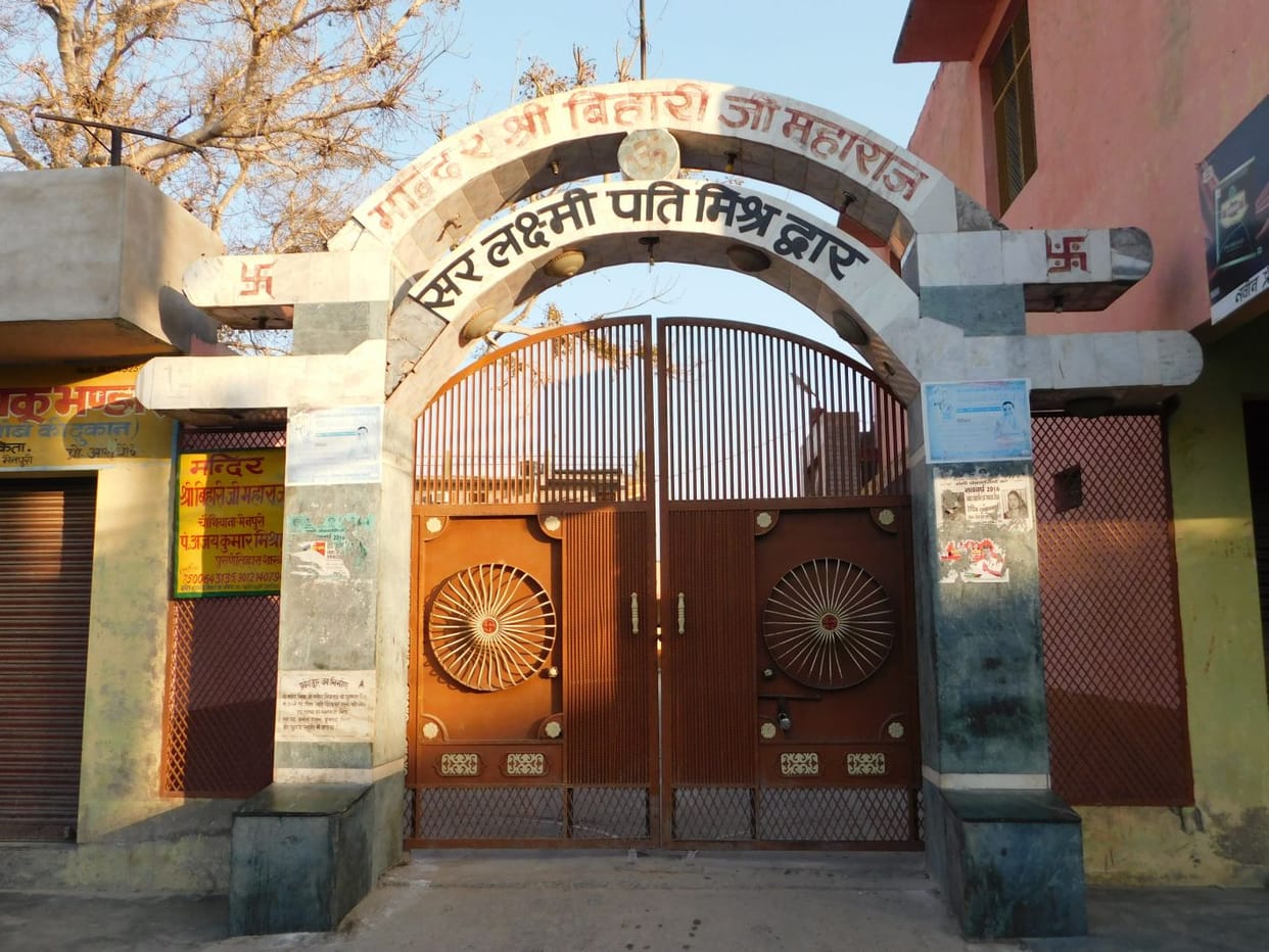jilebhar mein prasiddh hai chaturvedee samaaj kee holee