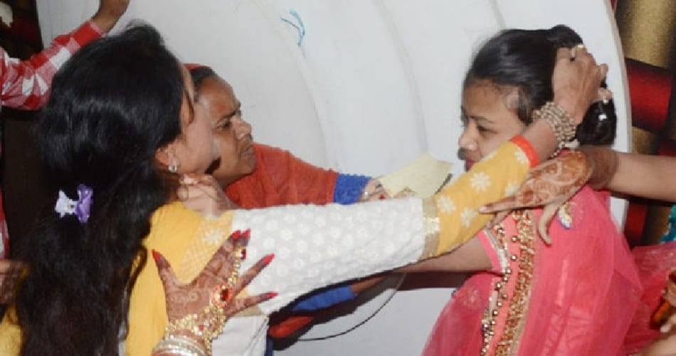 bride and groom beaten in mandap by first wife of groom at ludhiana of punjab