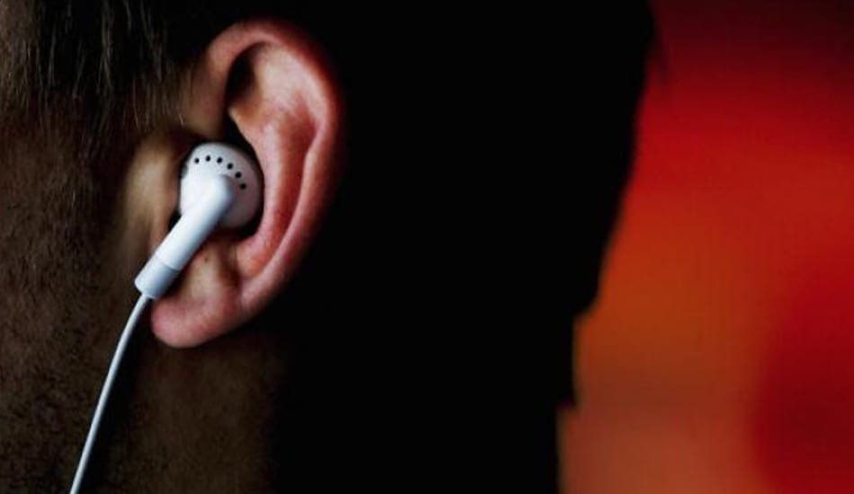  death come from behind due to dangerous earphone  