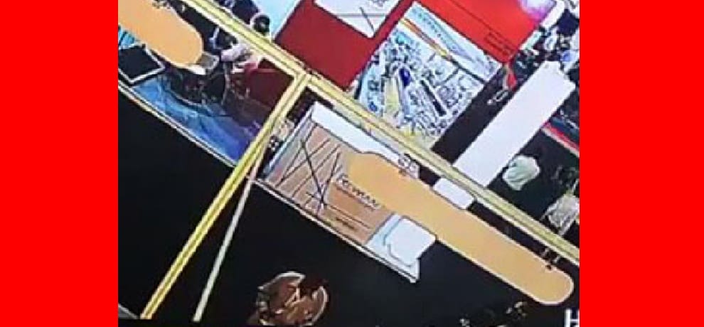 Shirt hidden in a bag and took the Chinese citizen, revealed CCTV