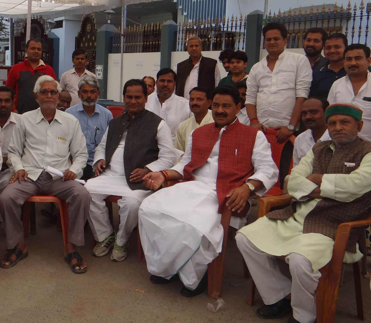 Samajwadi party leader gave controversial statement on CM yogi
