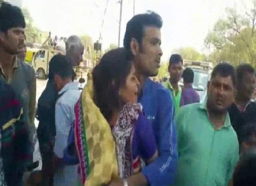 नाले में कूदी महिला