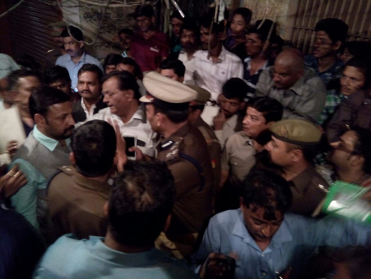  big loot in lucknow in chauk.