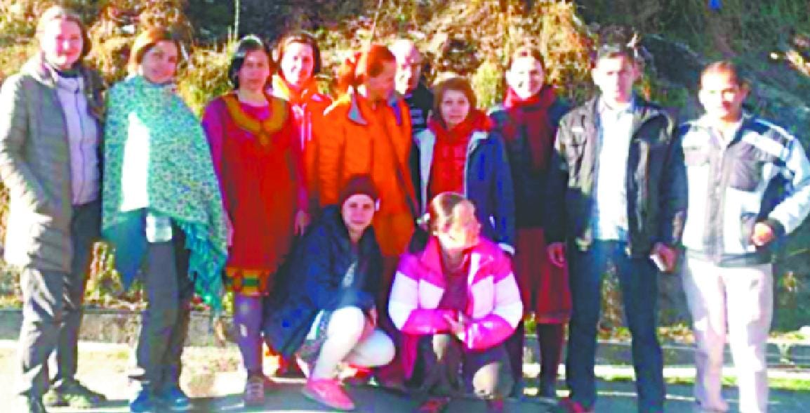Russian tourists will Munsyari yoga and meditation