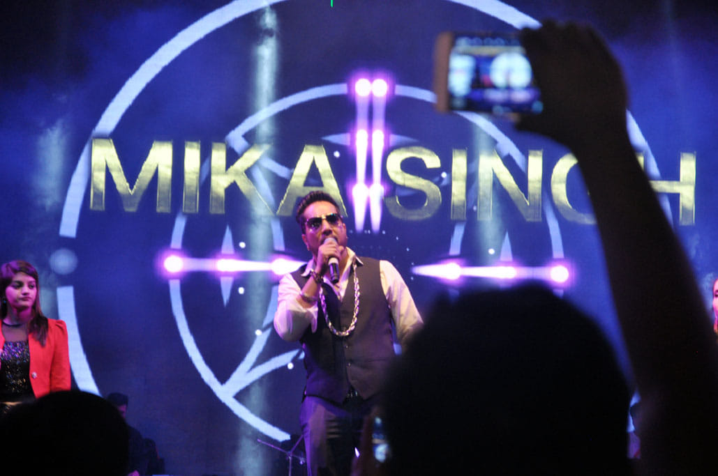 singer mika singh in kanpur
