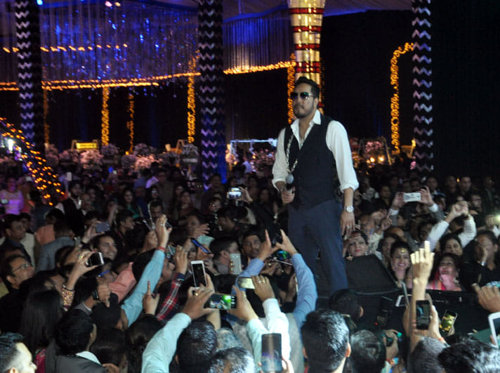 singer mika singh in kanpur