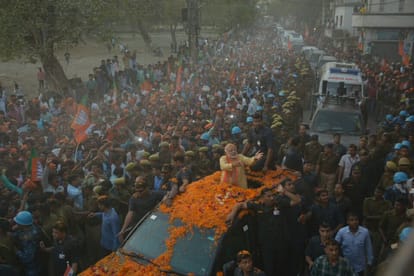 pm modi adressing a railly at kashi vidyapith varanasi