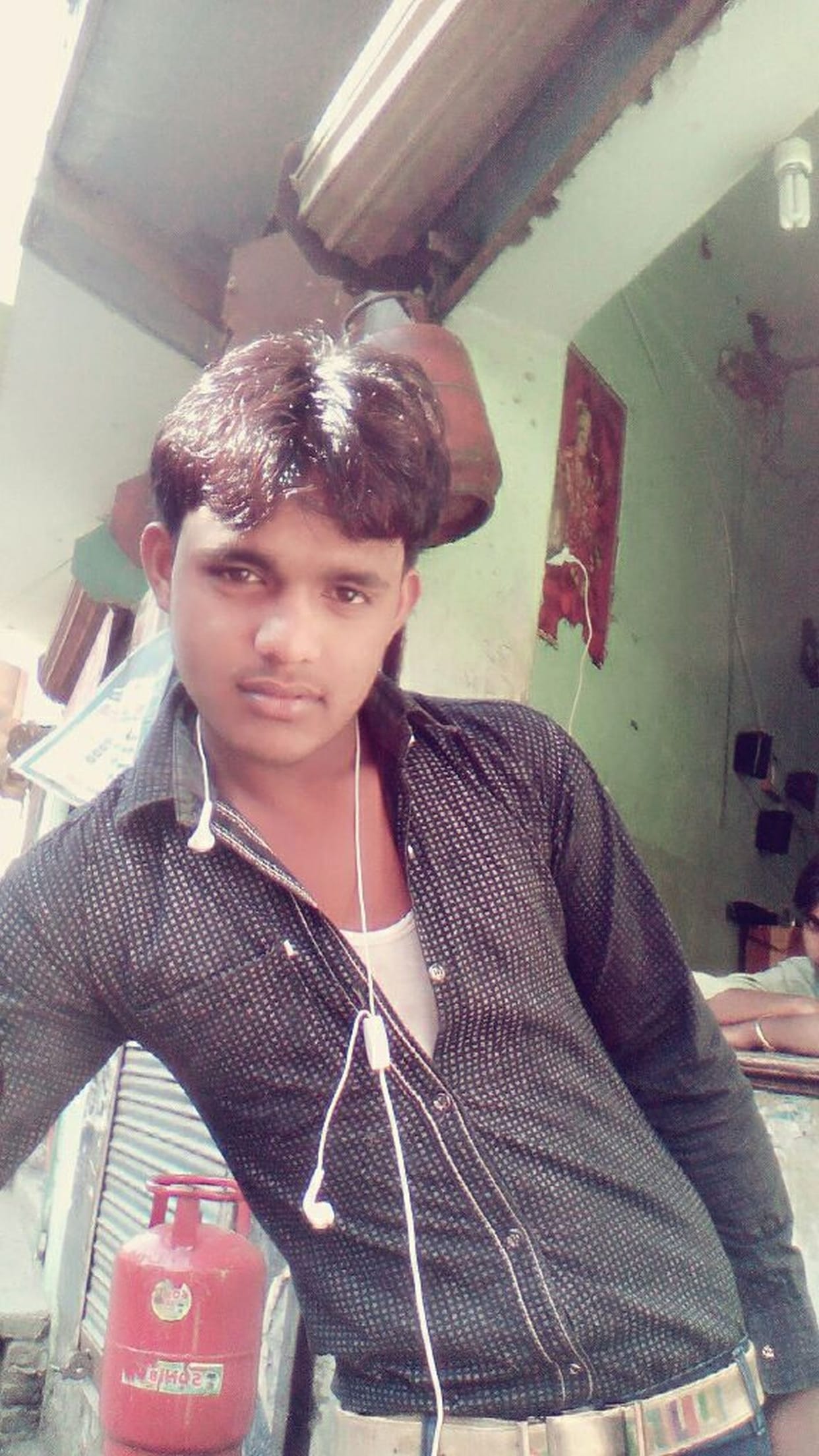 bhaanje ka shav le jaane ke lie bech dee patnee kee baalee