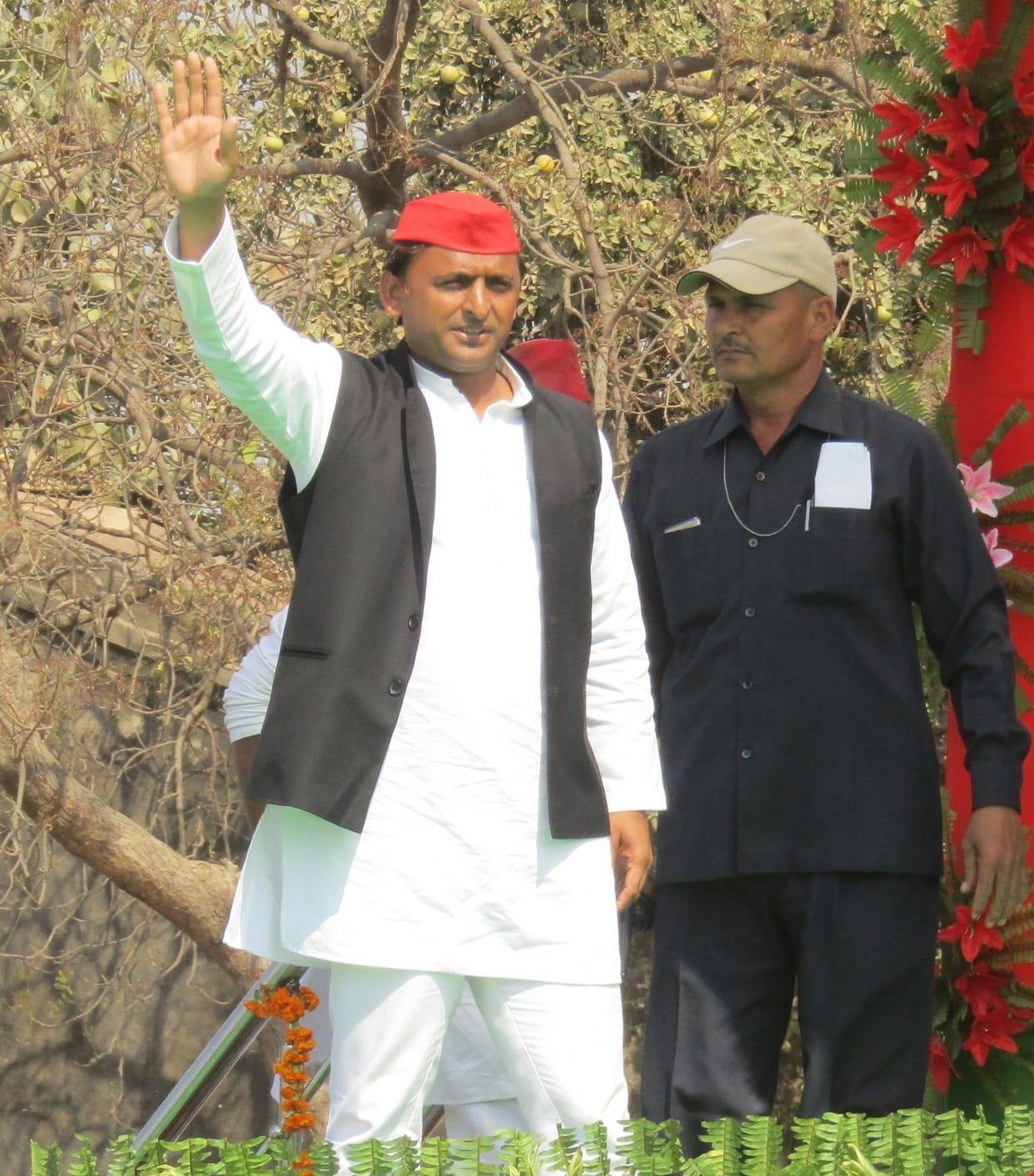 Each poor housing and pensions: Akhilesh