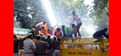 Satyendra Jain seeking to dismiss a protest outside CM's residence