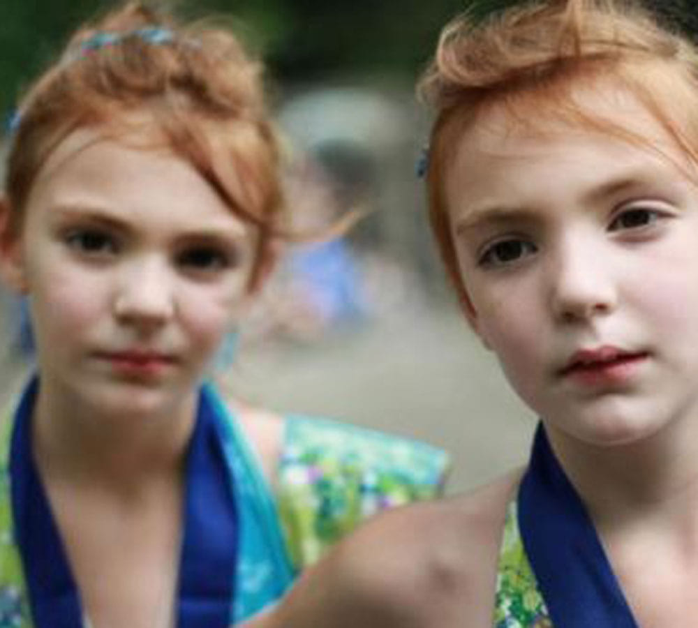 how to recognize twins