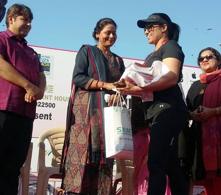 woman marathon in jaipur for a social message