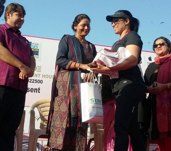 woman marathon in jaipur for a social message