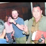 बीयर की बोतल के साथ विदेशी