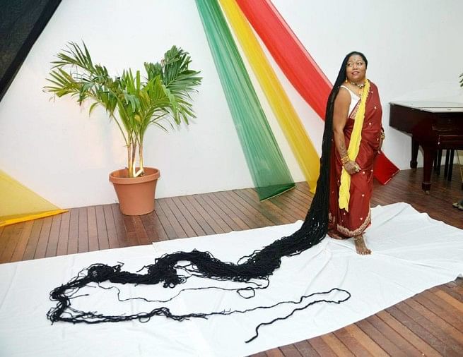 इस महिला ने पिछले 25 सालों से बालों में नहीं की कंघी, जानिए क्या है रहस्य - World's  Longest Hair Women Aasha Mandela, - Amar Ujala Hindi News Live