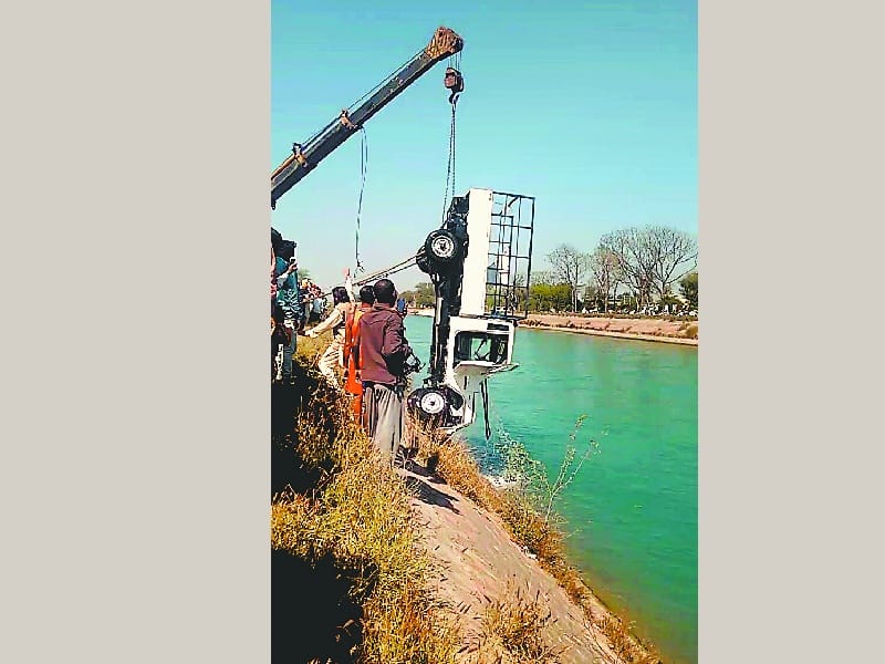 Bhakra Main Line, gas cylinder filled with pick-up falls into canal, driver missing, Fatehgarh Sahib