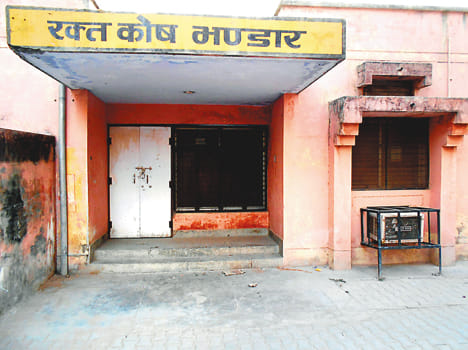 Blood banks in two years hanging lock