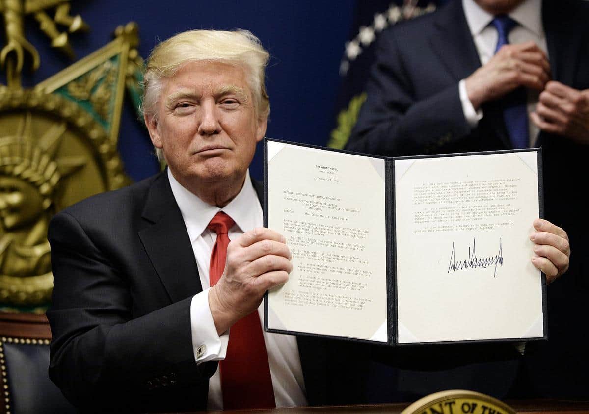 Hawai Becomes 1st State To Sue Trump Government For Travel Ban
