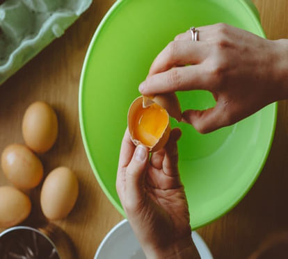 do you keep eggs in refrigerator heres why you should not