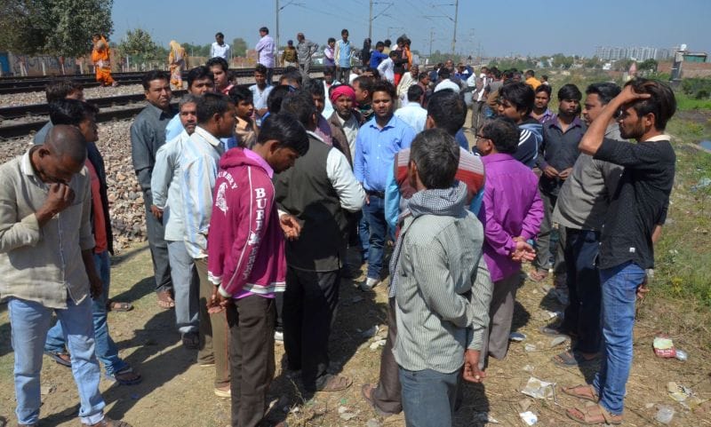 deadbody find at railway track in mathura