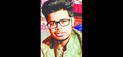 Take selfies petrol tanker train climbed, OHE wire catching death