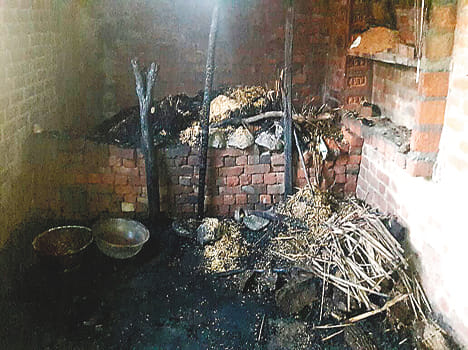 The death of the old woman burned with fire, scorching husband