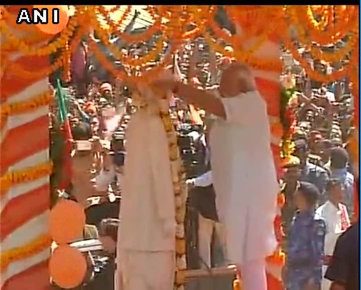 why pm modi is far ahead from akhilesh yadav, mayawati and rahul gandhi in up election 