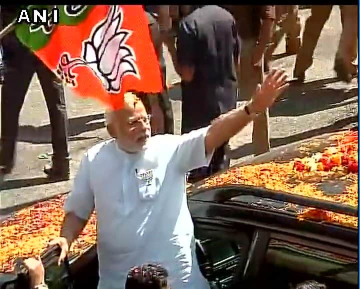why pm modi is far ahead from akhilesh yadav, mayawati and rahul gandhi in up election 
