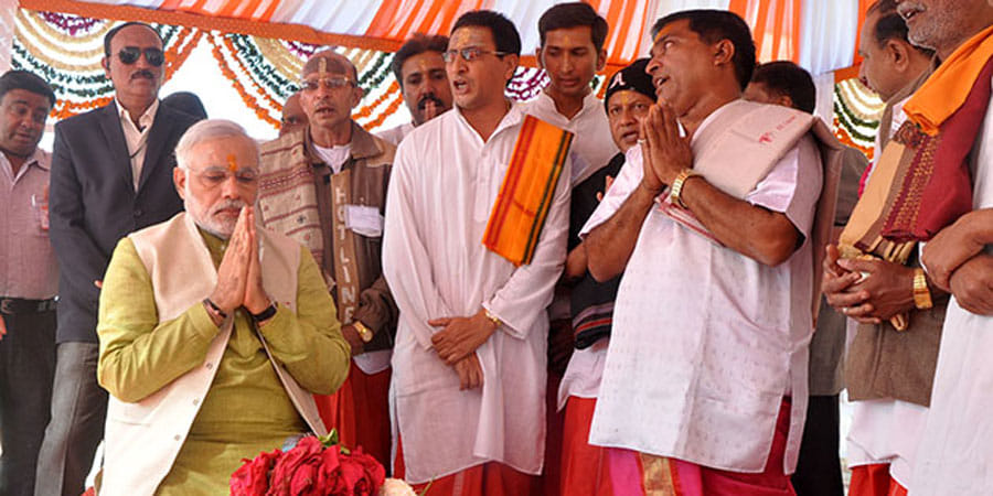 why pm modi is far ahead from akhilesh yadav, mayawati and rahul gandhi in up election 