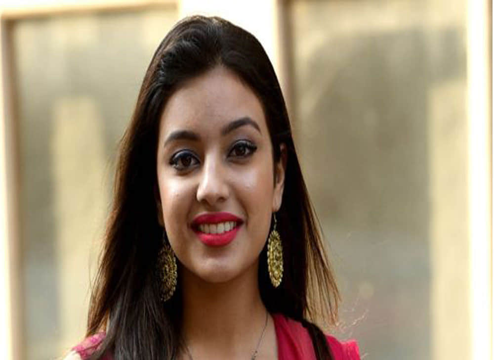 Teaser Review of Karan Deol Sahher Bambba Starrer Pal Pal Dil Ke Paas Directed by Sunny deol