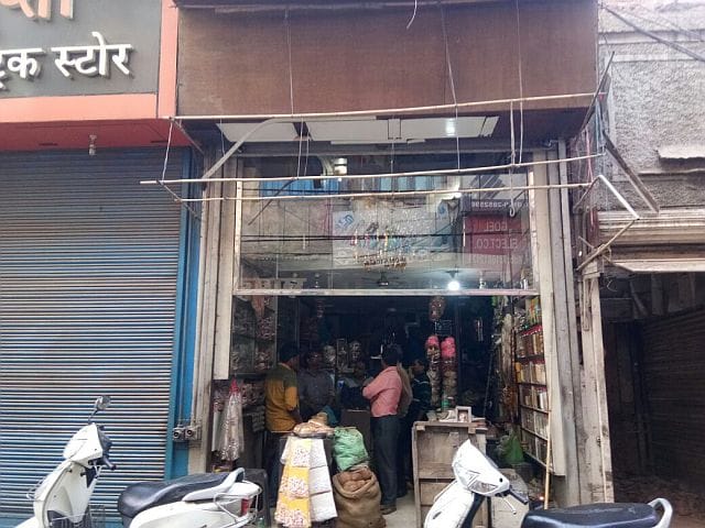 Break in and theft of two stores over eight million