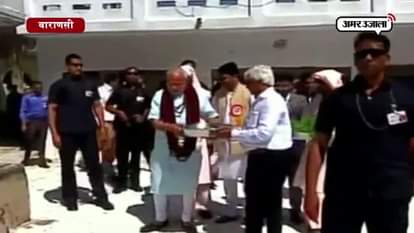 pm modi at gadwa ashram in varanasi
