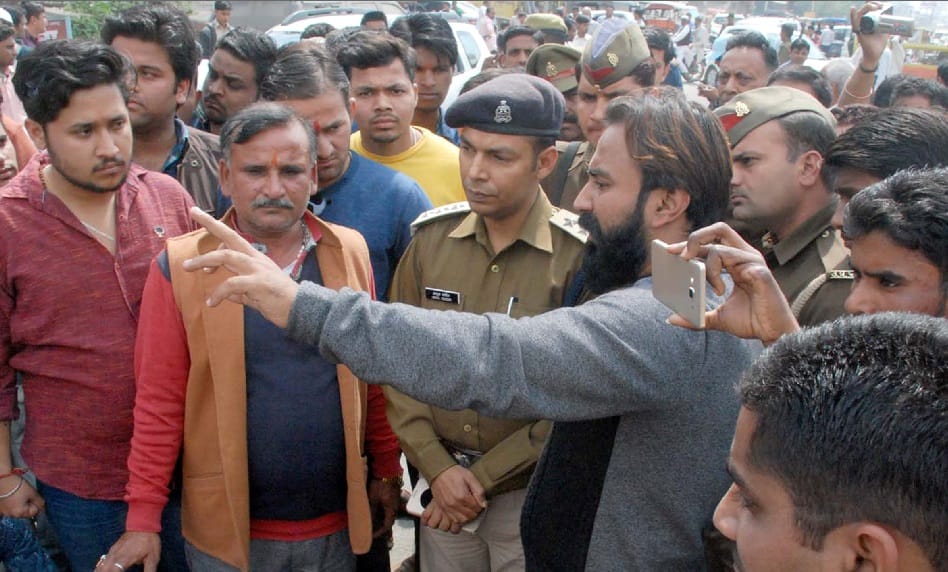 carrying cow slaughter have shot on the workers of Hindu organization