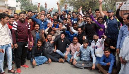 carrying cow slaughter have shot on the workers of Hindu organization