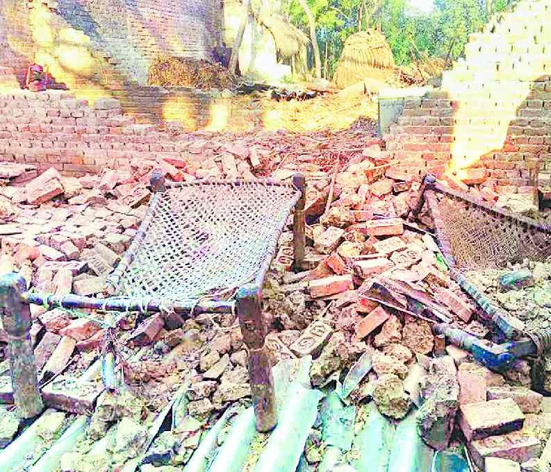House collapses, women injured including three children