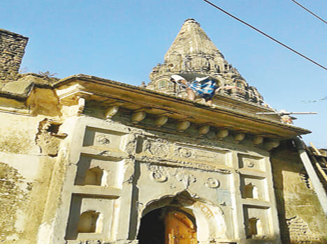 Theft of two kg of gold from the temple
