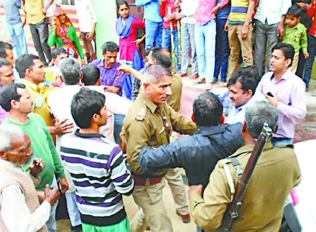 Hosted villagers, linemen arrested by JE