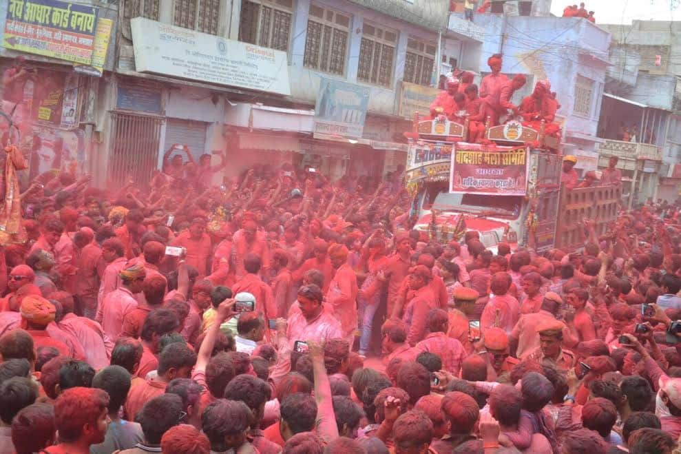 Here people are curious to paint in the color of Holi