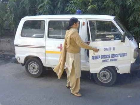 Women's Day 2017, salute to unique lady amarjeet kaur, who does creamation of heirless dead bodies