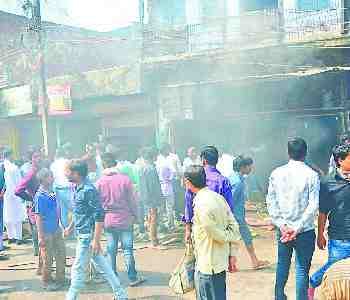 six shops burns to the fire including hotel