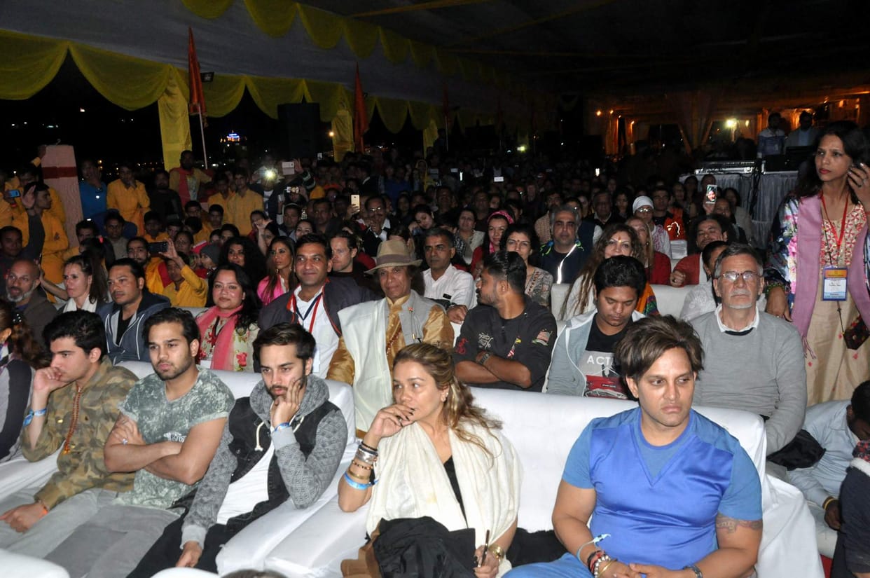 audience shouts on Kailash Kher's song