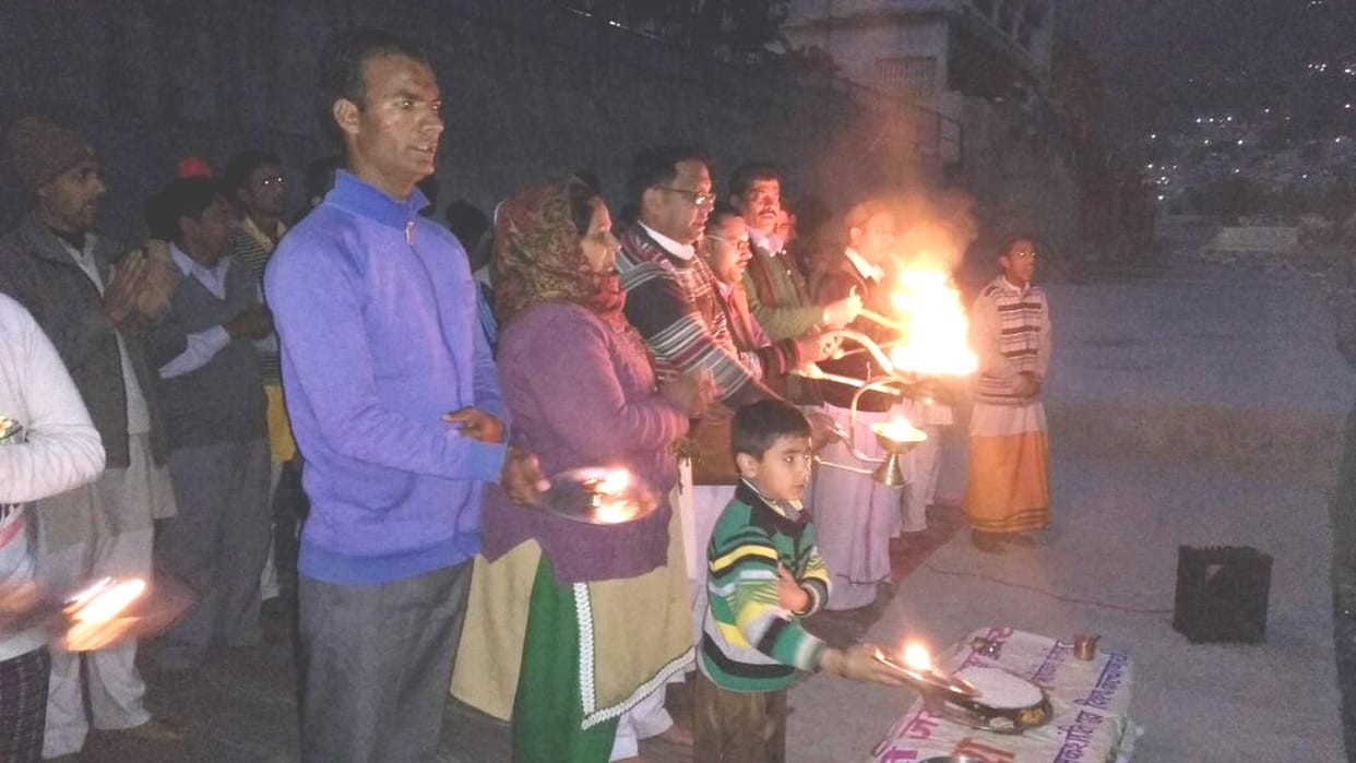 Ganga Aarti gathering crowd at Shankarmath Ghat