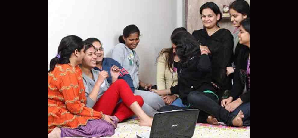 what alone girls do in hostel when they are free, know here