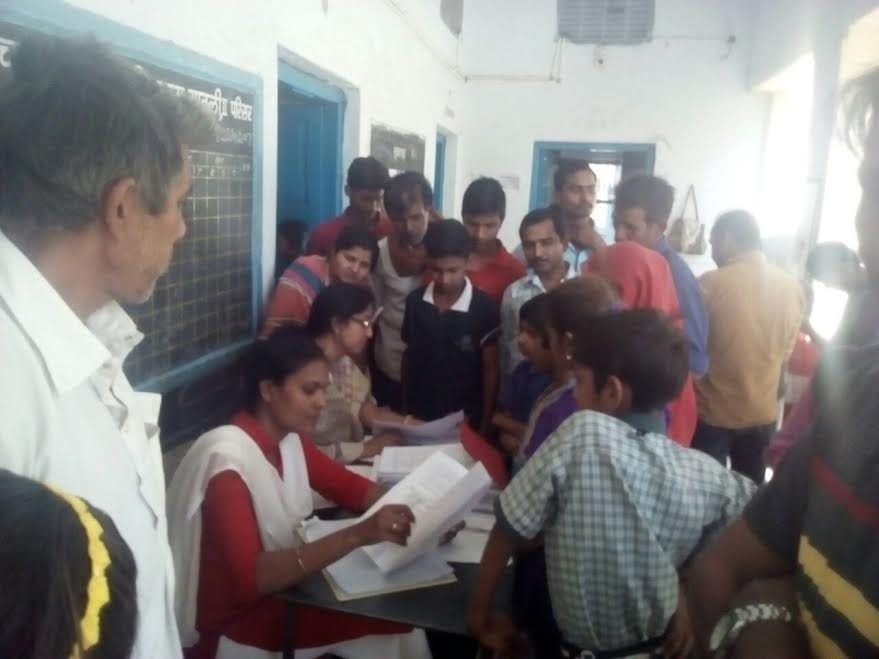 Parents looking for line at government school