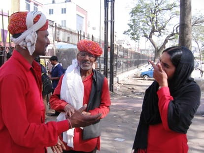 Single lady porter in Jaipur