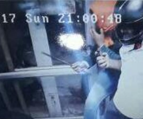 video of loot in Lucknow.