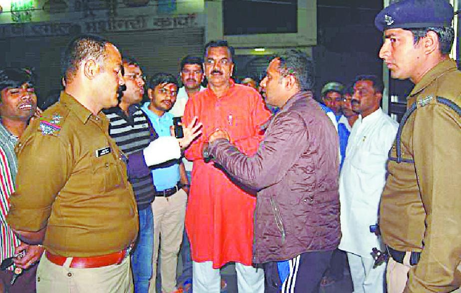 Minor knife killed, four injured in minor dispute