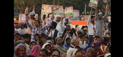 Rahul Gandhi speaks, chairs empty before the speech ended in the Ramlila grounds