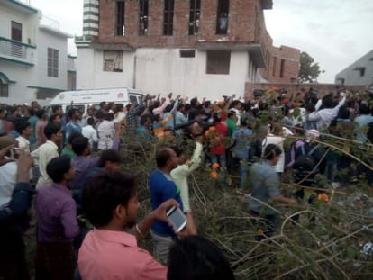  terrorist and ats team firing in lucknow.