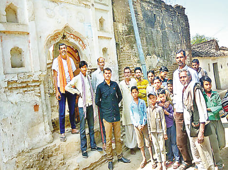 theft gold vase in ancient temple at hamirpur